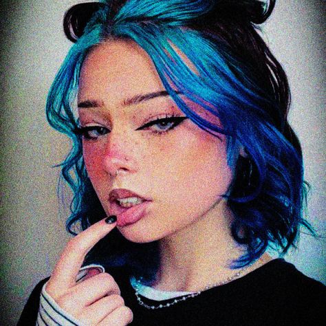 JENNI - song and lyrics by Yung Kage, Softwilly | Spotify Short Dyed Hair, Split Dyed Hair, Dyed Hair Inspiration, Dye Ideas, Pretty Hair Color, Hair Stylies, Dye My Hair, Hair Dye Colors, Short Hair Haircuts