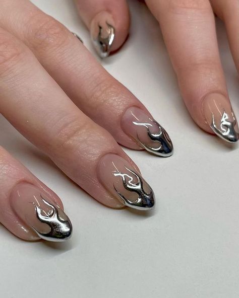 Silver Nail Ideas, Lightning Nails, Rave Nails, Metallic Nails Design, Silver Nail Art, Chrome Nail Art, Chrome Nails Designs, Silver Nail, Goth Nails