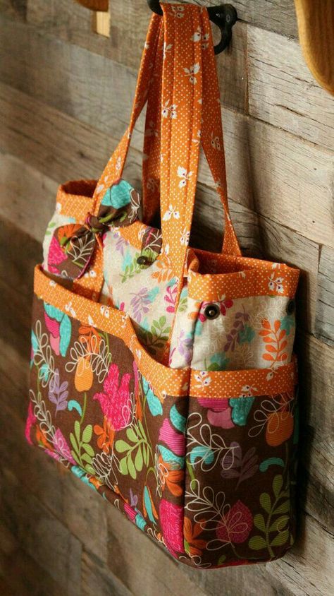 easy patchwork bags Tote Bag Pattern Free, Handbag Sewing Patterns, Sac Diy, Tote Bag Tutorial, Diy Bags Patterns, Diy Bags Purses, Tote Bags Sewing, Quilted Tote Bags, Fabric Tote Bags