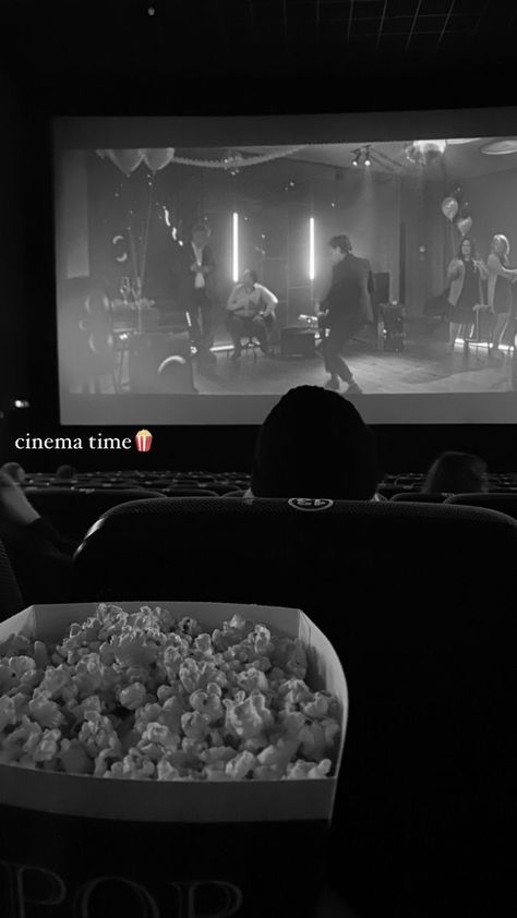 Cinema Ig Story Ideas, Cinema Story Instagram Ideas, Aesthetic Cinema Pictures, Cinema Pictures Instagram, Halloween Photo Ideas Instagram, Cinema Aesthetic Photography, Halloween Stories Instagram, Cinema Pictures Ideas, Cinema Instagram Story