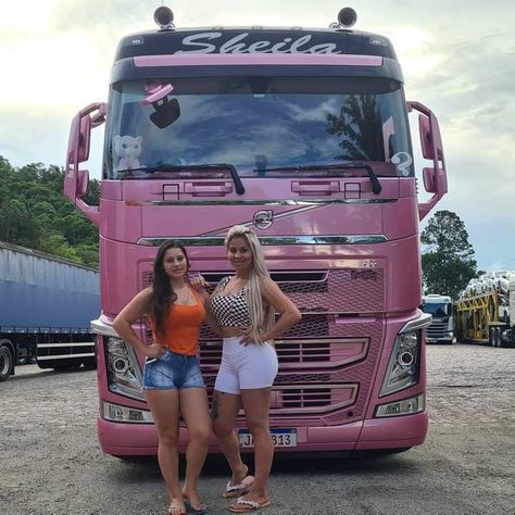 Women Truck Driver, Female Trucks, Russian Tattoo, Women Drivers, Women Trucker, Built Truck, New Photo Download, Volvo Trucks, Big Rig Trucks