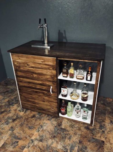 Outdoor Kegerator Bar Beer Taps, Small Kegerator Bar Ideas, Bar Cabinet With Kegerator, Diy Bar With Kegerator, Basement Kegerator Bar, Diy Kegerator Bar, Beer Bar Design Home, Keg Cabinet, Kegerator Bar Ideas