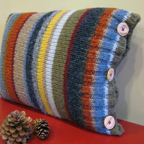 Sew Ins, Quilting Beginners, Sweater Projects, Sweater Pillow, Recycled Sweaters, Pillow Tutorial, Costura Diy, Old Sweater, Upcycle Sweater