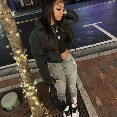 Crop Top Puffer Jacket Outfit, Cute Black Jean Jacket Outfits, Black Women Outfit Ideas Winter, Baddie Jacket Outfits, Outfit Ideas With Puffer Jackets, Cute Outfits With Puffer Jacket, Cropped Jacket Outfit Black Women, Cropped Puffer Jacket Outfit Baddie, Cropped Jean Jacket Outfit Black Women