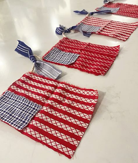 Patriotic Garland Diy, Diy Fourth Of July Decorations, Patriotic Sewing, Diy American Flag, Fouth Of July Crafts, American Flag Bunting, Patriotic Crafts Diy, American Flag Banner, Diy Summer Decor