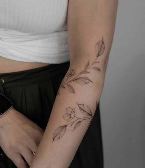 Arm Wrap Tattoo, Flower Vine Tattoos, Wrap Around Wrist Tattoos, Around Arm Tattoo, Wrap Around Tattoo, Flower Tattoo Ideas, Small Girly Tattoos, Wrap Tattoo, Floral Tattoos