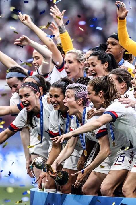 Us Women's National Soccer Team, Girls Soccer Team, Usa Soccer Team, Uswnt Soccer, Leslie Jones, Soccer Photography, Soccer Girl Problems, Women's Soccer Team, Manchester United Soccer