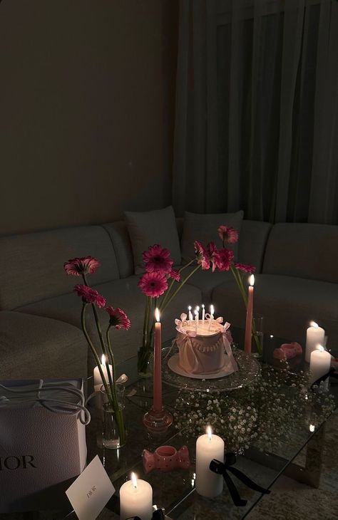 Midnight Birthday Surprise Home, Birthday Core Aesthetic, Classy Birthday Aesthetic, 24 Birthday Aesthetic, Anniversary Set Up Ideas At Home, Aesthetic Bday Decor, Birthday Table Aesthetic, Living Room Birthday Party Decor, Birthday 22 Aesthetic