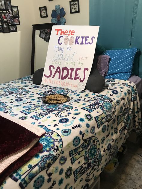 Make their favorite cookies to ask them to Sadie’s Cookie Homecoming Proposal Ideas, Posters For Sadies Dance, Promposal Cookies, Sadies Asking Ideas Funny, Sadie’s Response Poster, Cookie Promposal, Sadie’s Poster Ideas Dance, How To Ask A Guy To Sadies, Sadie’s Poster Ideas Funny