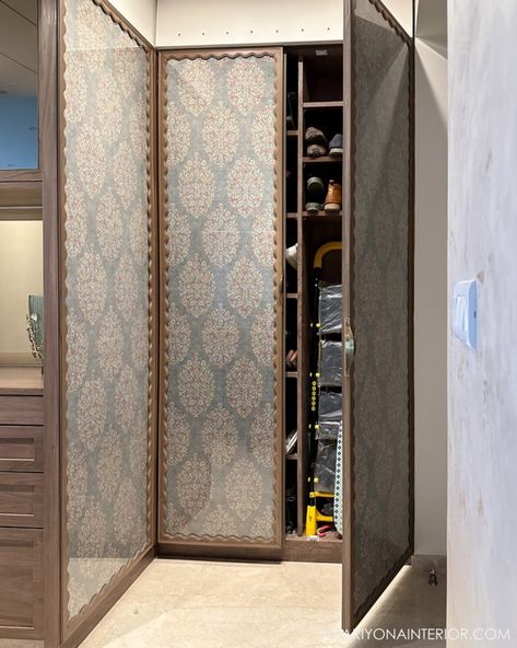 Wardrobe Makeover Ideas, Bedroom Wallpaper Aesthetic, Indian Wardrobe, Foyer Furniture, Wardrobe Door Designs, Wardrobe Makeover, Wardrobe Designs, Wardrobe Interior Design, Bedroom Wallpaper