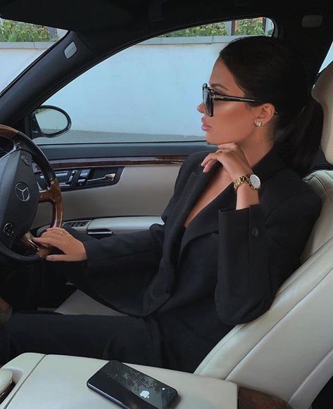 Business Woman Successful, Luxury Lifestyle Dreams, Classy Aesthetic, Future Lifestyle, Dream Lifestyle, Successful Women, Women Lifestyle, Mode Inspo, Rich Girl