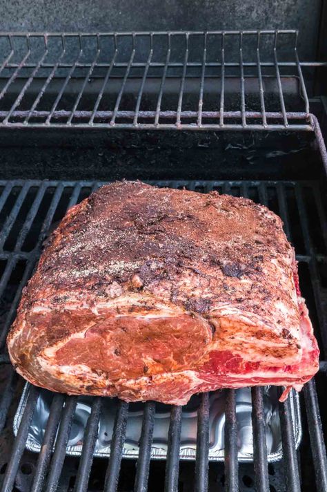 Prime Rib On Charcoal Grill, Prime Rib Bbq, Grilling Prime Rib Roast, Bbq Prime Rib Roast, Prime Rib On The Grill, Grilled Ribs Charcoal, Roast On The Grill, Bbq Roast Beef, Beef Ribeye Roast