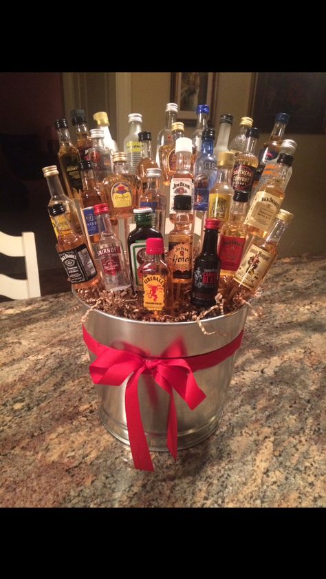 DIY "Booze Bouquet" for my boyfriend's 21st birthday. Such a fun idea! Surprise 21st Birthday Party For Guys, 21st Birthday Gift Ideas For Boyfriend, Alcohol Birthday Gifts For Him, Boyfriend Gift Basket 21st Birthday, Hangover Bucket 21st Birthday, Alcohol Gift Basket, 21st Birthday Ideas For Guys, 21st Birthday Gifts For Guys, Boozy Gifts