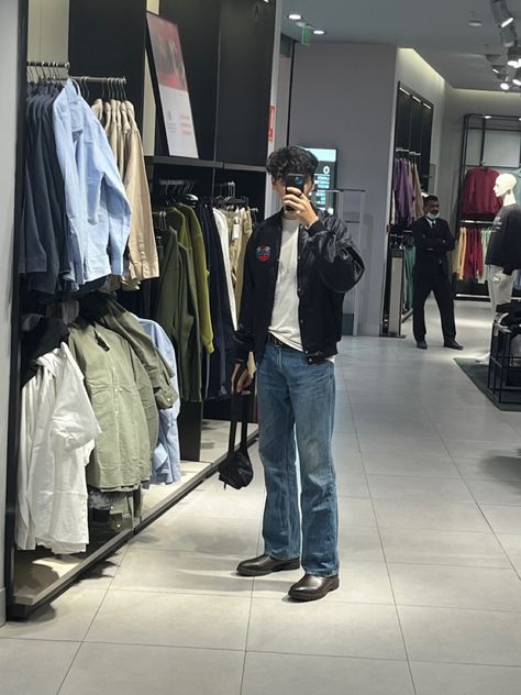 Mirror Selfie Outfit Men, Mirror Selfie Poses For Men, Boys Snap Ideas, Poses For Pictures Instagram Men, Boys Mirror Selfie, Mirror Selfie Men, Boy Snaps Pic, Anime Motorcycle, Men Fashion Photoshoot