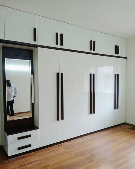 latest wardrobe design for bedroom in india Wardrobe With Loft Design, New Wardrobe Design, Cupboard Design For Bedroom, Almirah Designs Bedrooms, Almirah Designs For Bedroom, Room Wardrobe Design, Ideas Armario, Wooden Cupboard Design, Modern Bedroom Wardrobe