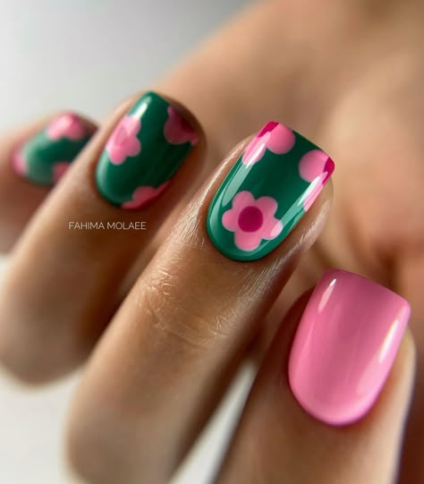 Pink And Green Gel Nails, Green And Pink Gel Nails, Nails Flowers Simple, Summer Manicure Ideas Gel, Manicure Ideas Pink, Short Nails Flowers, Green And Pink Nails Designs, Simple Elegant Nail Art, Hot Pink Short Nails