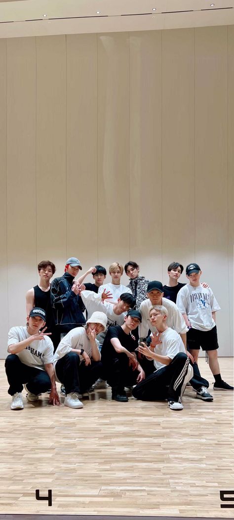 Svt Group Photo Aesthetic Wallpaper, Going Svt Wallpaper, Seventeen 0t13 Wallpaper, Svt Group Photo Wallpaper, Ot13 Seventeen Wallpaper, Seventeen Members Wallpaper, Svt Wallpaper Lockscreen Ot13, Seventeen Lockscreen Ot13, Seventeen Wallpaper Group