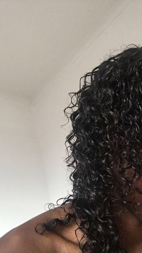 @kemsxdeniyi on Instagram 🌷curly hair shower wet curls Wet Hair Look Curly, Wet Curls Hairstyles, Curly Hair Wet Look, Curly Wet Hair Look, Wet Curly Hair Look, Wet Look Curly Hair, Wet Black Hair, Wet Look Natural Hair, After Shower Pics