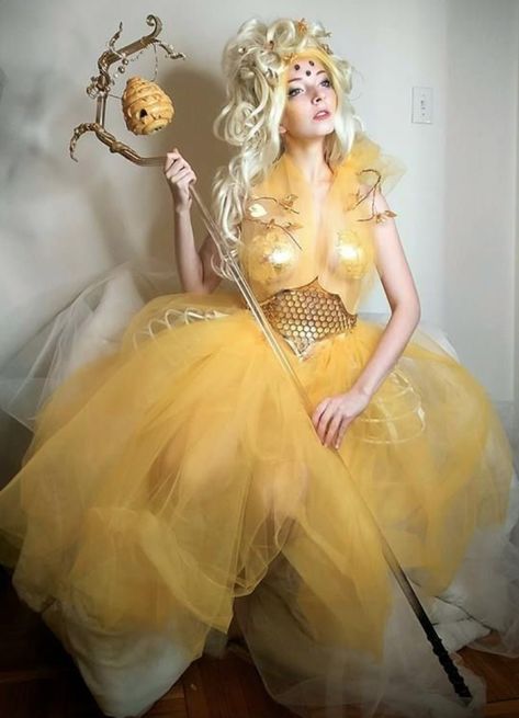 Queen Bee Costume, Karneval Diy, Best Group Halloween Costumes, Meme Costume, Kostum Halloween, Personaje Fantasy, Bee Costume, Diy Kostüm, Queen Costume