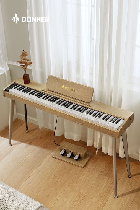 The overall size of the DDP-60 is very small, coupled with the retractable wide version of the piano legs, which not only has a good visual feedback on the piano as a whole, but also takes up the smallest space to achieve the ultimate storage. Aesthetic Keyboard Piano, Piano In Small Space, Donner Piano, Stand Up Piano, Piano Aesthetics, Kawaii Keyboard, Electric Keyboard, Portable Piano, White Piano