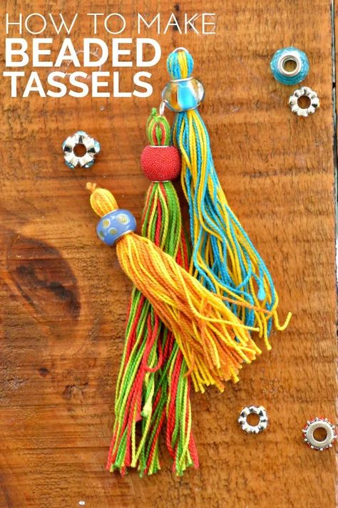 DIY BEADED TASSELS Tassen Hanger, Beaded Tassels Diy, Tassels Tutorials, Tassel Crafts, How To Make Tassels, شال كروشيه, Art Perle, Diy Tassel, Tassel Jewelry