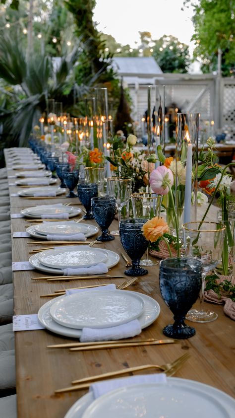 Key West wedding. Spring/summer palette table setting. Blue wine goblets - a perfect pop pf color. Venue: Audubon house. Unique Wedding Receptions, Deco Champetre, Outdoor Dinner, Wedding Palette, Garden Party Wedding, Long Table, Wedding Color Palette, Wildflower Wedding, Wedding Mood Board