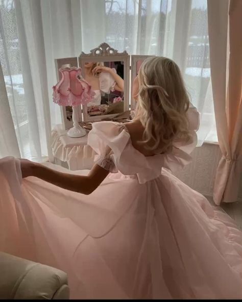 Coquette Pfps, Pink Princess Aesthetic, Princess Vibes, Pretty Pink Princess, Classy Prom Dresses, Glam Photoshoot, Princess Core, Puff Dress, Pretty Braided Hairstyles