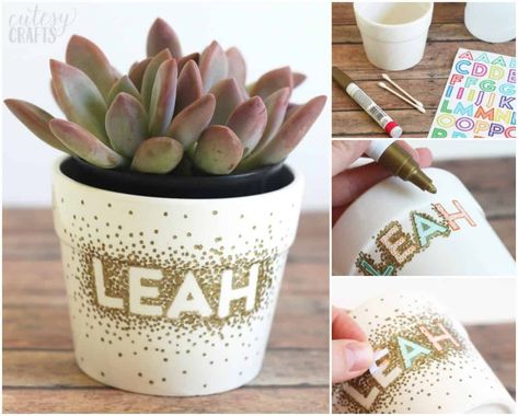 Use a Sharpie to make dots in this unique flower pot craft! It's so easy that a kid could do it, and you just need a few simple supplies. Unique Flower Pots, Sheath Wedding Dresses, Pot Craft, Crafts Simple, Rustic Wedding Ideas, Sharpie Crafts, Flower Pot Crafts, Hair Simple, Diy Candy