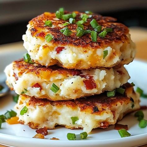 Who wouldn’t love a delectable solution for leftovers? These Loaded Mashed Potato Cakes are the perfect way to breathe new life into your mashed potatoes. Oven Baked Mashed Potato Cakes Recipe, Loaded Mashed Potato Cakes, Loaded Potato Cakes, Mashed Potato Ideas, Potatoe Cakes Recipe, Leftover Mashed Potatoes Recipe, Potato Cakes From Mashed Potatoes, Mashed Potato Latkes, Mashed Potatoes Leftovers