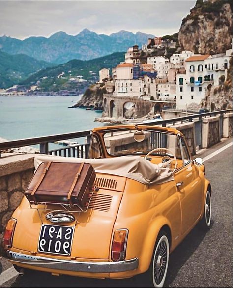 Wallpaper Retro, Italy Aesthetic, Photo Wall Collage, Iphone App, Mobile Design, Beautiful Places To Travel, Fiat 500, Travel Inspo, Aesthetic Vintage