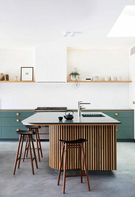 Curved Kitchen Island, Island Seating, Green Kitchen Designs, Curved Kitchen, Kitchen Island Bench, Kabinet Dapur, Kitchen Colour Schemes, Kitchen Splashback, Kitchen Benches