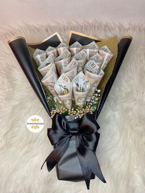 Cash Bouquet, Graduation Money Gifts, Money Flowers, Graduation Money, Money Bouquet, Creative Money Gifts, Homecoming Mums Diy, Birthday Money, Romantic Proposal