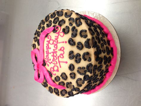 Cheetah print cake with bow Cheetah Bday Cake, Pink And Cheetah Party, Pink Leopard Print Cake, Cheetah Print Birthday Cake, Y2k Birthday Cake, Cheetah Print Cake, Cheetah Print Birthday, Cheetah Birthday Cakes, Cheetah Print Cakes