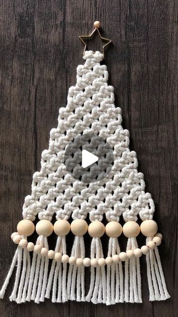 Harry Potter Macrame Diy, Macrame Snowflake Wall Hanging, Christmas Macrame Tree Tutorial, Macarena Christmas Tree, Macrame Christmas Tree Garland Diy, Macrame Christmas Ornaments Patterns, Stick Macrame Wall Hanging, Diy Christmas Tree Macrame, Christmas Macrame Tree