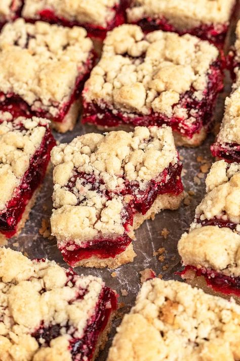 Cranberry Bars Recipe, Cranberry Recipes Dessert, White Chocolate Bars, Raspberry Crumb Bars, Cranberry Shortbread, Cake Bars Recipe, Cranberry Bars, Cranberry White Chocolate, Cranberry Dessert