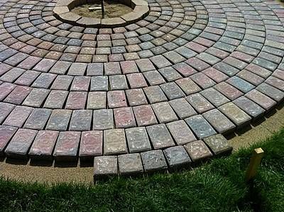 Diy Fire Pit Patio, Fire Pit Materials, Building A Patio, Brick Fire Pit, Raised Patio, Fire Pit Landscaping, Patio Projects, Fire Pit Area, Diy Fire Pit