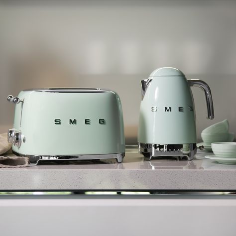 Green Kitchen Appliances, Green Toaster, Green Kettle, Smeg Kettle, Luxury Kitchen Appliances, Green Appliances, Kitchen Appliance Set, Smeg Kitchen, Smeg Appliances