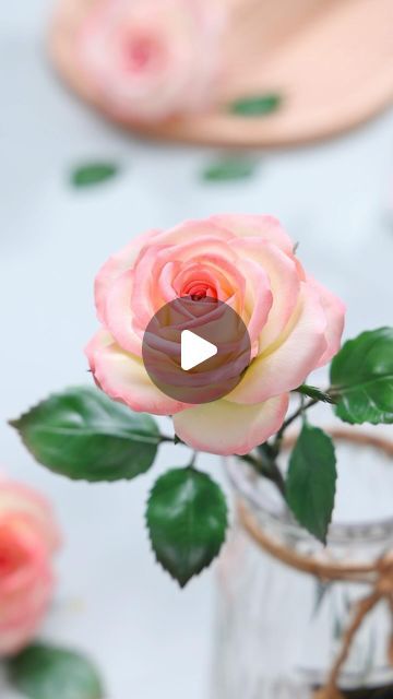 Fondant Ranunculus Tutorial, How To Make Gum Paste Flowers, Fondant Roses Easy, Gumpaste Flowers Tutorial, Fondant Rose Tutorial, Fondant Leaves, Gum Paste Flowers Tutorials, Flower Cake Design, Cake Decorating Flowers