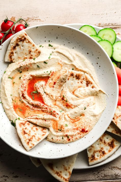 Learn how to make the best and easiest hummus in just 5 minutes! By blending 7 pantry staple ingredients together, you get ultra-creamy hummus that’s delicious served with pita and veggies or spread in a sandwich. Hummus Benefits, Classic Hummus Recipe, Garlic Hummus Recipe, Best Hummus Recipe, Best Hummus, Roasted Beet Hummus, Easy Hummus Recipe, Hummus Recipe Homemade, Roasted Garlic Hummus