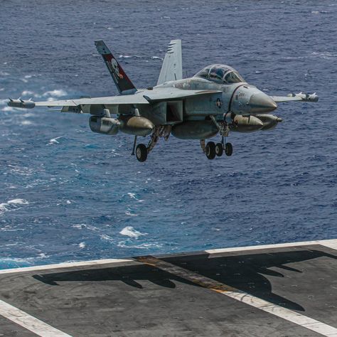 J.J. on Twitter: "An EA-18G Growler, assigned to the WIZARDS of Electronic Attack Squadron (VAQ) 133, landing on the flight deck of the USS Abraham Lincoln. (MC3 Kassandra Alanis) https://t.co/b1z2YKHqPm" / Twitter Ea 18g Growler, Military Aviation, July 2022, Flight Deck, Abraham Lincoln, Lincoln, Air Force, Flight, Aircraft