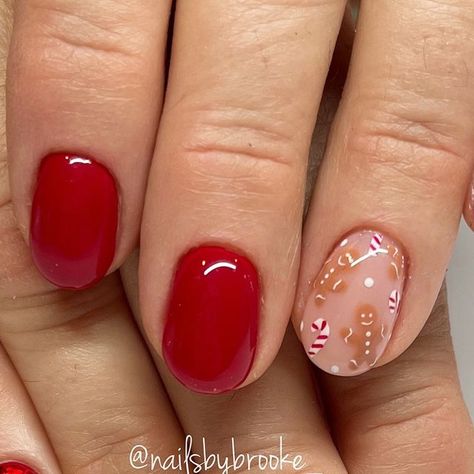 Christmas Nails Designs Gingerbread, Gel Nail Xmas Designs, Cute Short Christmas Nails Ideas, December Nails Gingerbread, Christmas Nails Non Traditional, Christmas Nail Designs Gingerbread Man, Christmas Nails Biab Short, Gingerbread Cookies Nails, Christmas Gingerbread Man Nails