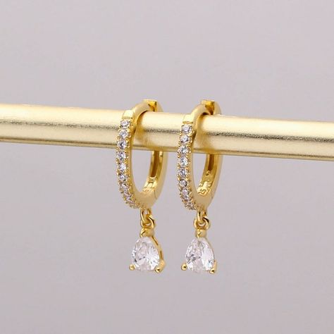 Small Earrings Gold, Gold Earrings Indian, Gold Diamond Hoop Earrings, Nose Earrings, Gold Earrings Models, Minimalist Earrings Gold, Fancy Jewelry Necklace, Modern Gold Jewelry, Jewelry Design Earrings