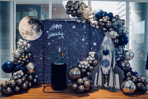 Shoot for the moon - even if you miss it, you will land among the stars. . @alyssakayevents @shooka_studio_ @bb_cafe . . . #gtaballoons… | Instagram Baby Birthday Theme, Space Theme Decorations, 1st Trip Around The Sun, Outer Space Baby Shower, Space Party Decorations, Shoot For The Moon, Astronaut Party, Astronaut Birthday, Boys 1st Birthday Party Ideas