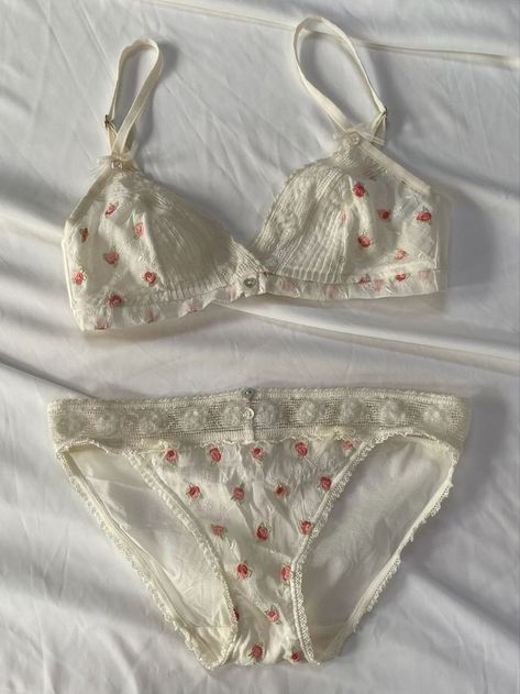 Bras And Things, 140 Pound Women, Cute Bra Sets, Undergarment Set, Vintage Bras, Cute Lingerie Sets, Pretty Bra, Cute Bra, Lingerie Cute