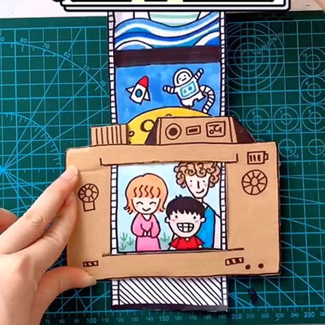 Diy Cardboard Camera, Cardboard Camera, Paper Camera, Camera Crafts, Camera Diy, Diy Kids Games, Penanda Buku, Cardboard Box Crafts, Cardboard Toys