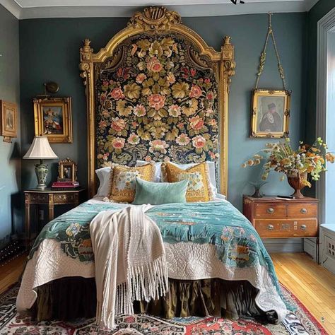 bedroom french maxrococo Maximalist Bedroom Ideas, Vintage Maximalist Decor, Maximalist Bedroom, Interior Design Secrets, Maximalist Interior Design, Upper East Side Apartment, Maximalist Interior, Luxurious Bedroom, Maximalist Decor