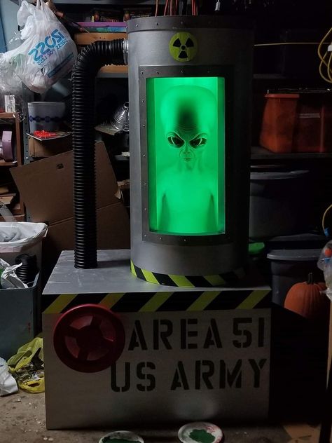 Area 51 Haunted House, Diy Spaceship Decoration, Alien Invasion Halloween, Alien Haunted House, Area 51 Halloween Decor, Alien Halloween Decorations, Alien House, Alien Decor, Alien Halloween