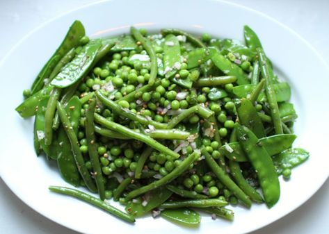 Green bean salad with mustard seeds and tarragon - recipe by Yotam Ottolenghi Snow Pea Salad, Tarragon Recipes, Beans Salad, Snow Pea, Green Bean Salad, Summertime Blues, Ottolenghi Recipes, Salad Recipes Healthy Easy, Healthy Honey