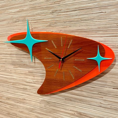 Mid Century Modern Atomic Art, Retro Household Items, Jetsons Aesthetic Furniture, Cool Clock Designs, Retrofuturism Decor, Funky Trinkets, Atomic Age Aesthetic, Atomic Age Furniture, 70's Room