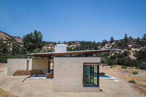 2018 COTE Top Ten Winner: Sawmill by Olson Kundig | Residential Design Cinder Block House, Olson Kundig, American Architecture, Desert Homes, Architecture Awards, Global Design, Residential Design, Residential Architecture, Architecture Project